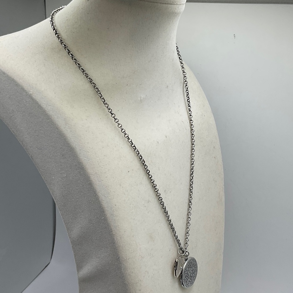Chic Silver locket Necklace